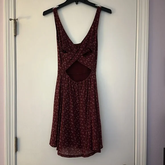 Elegant Burgundy Floral Dress - Picture 5 of 5